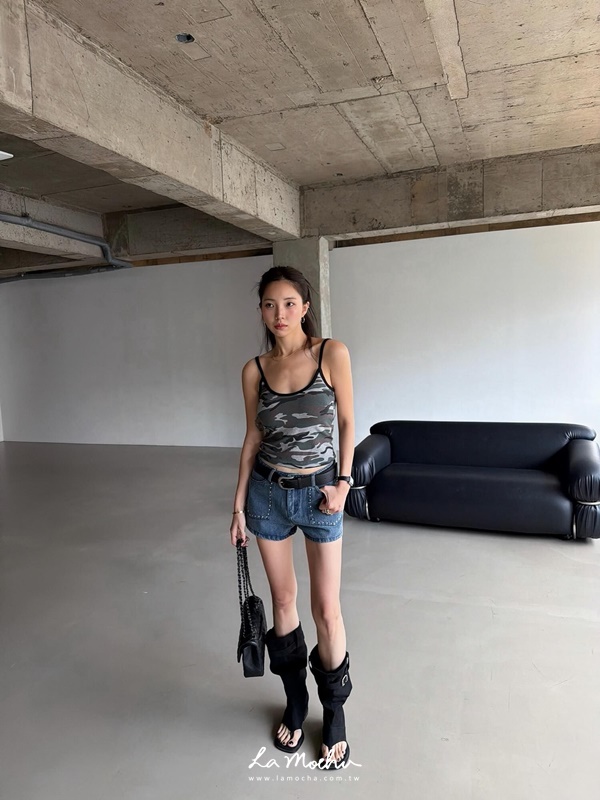 鉚釘牛仔短褲